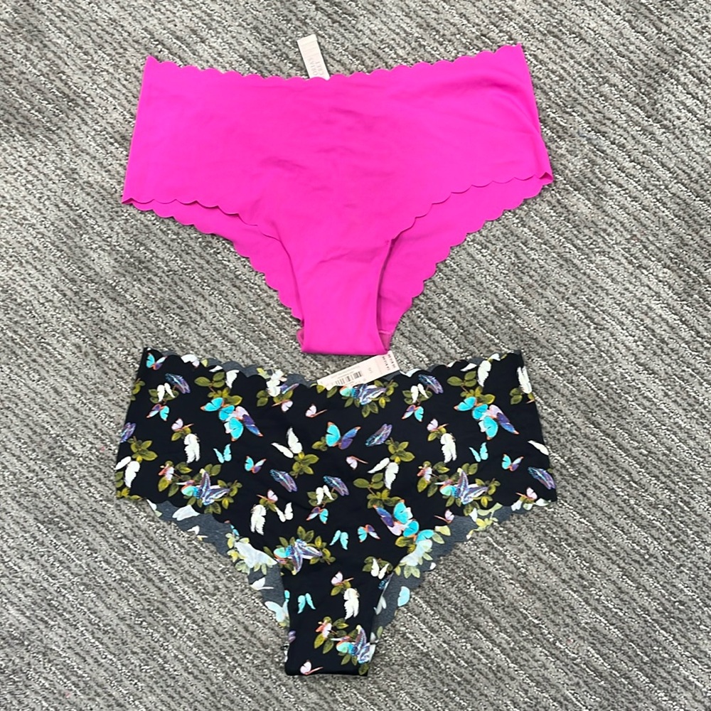 VICTORIA'S SECRET SCALLOPED EDGE CHEEKY NO-SHOW PANTY - set of 2 - NWT